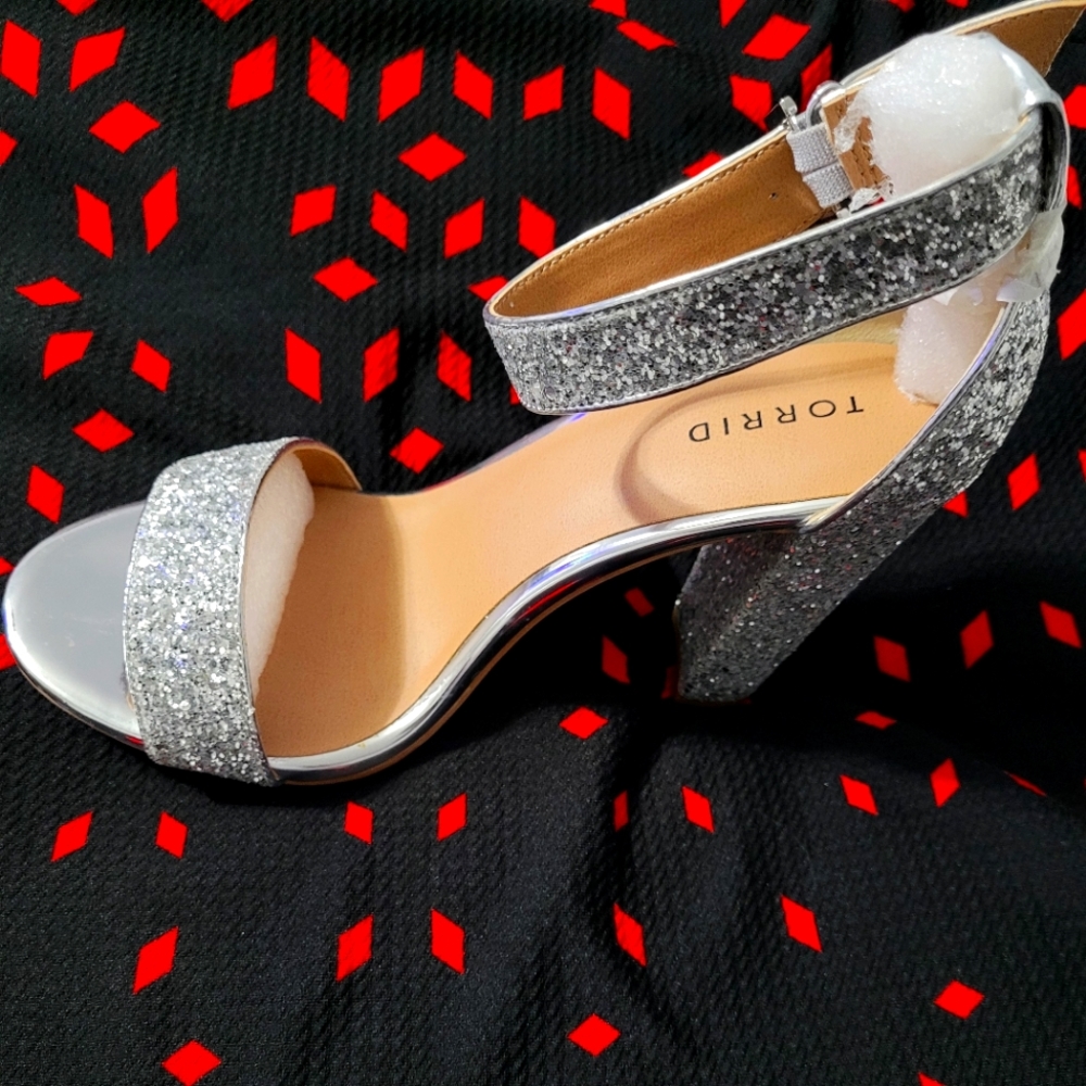 Women Beautiful Formal Heels, Silver w/ Glitter 9.5 wide width